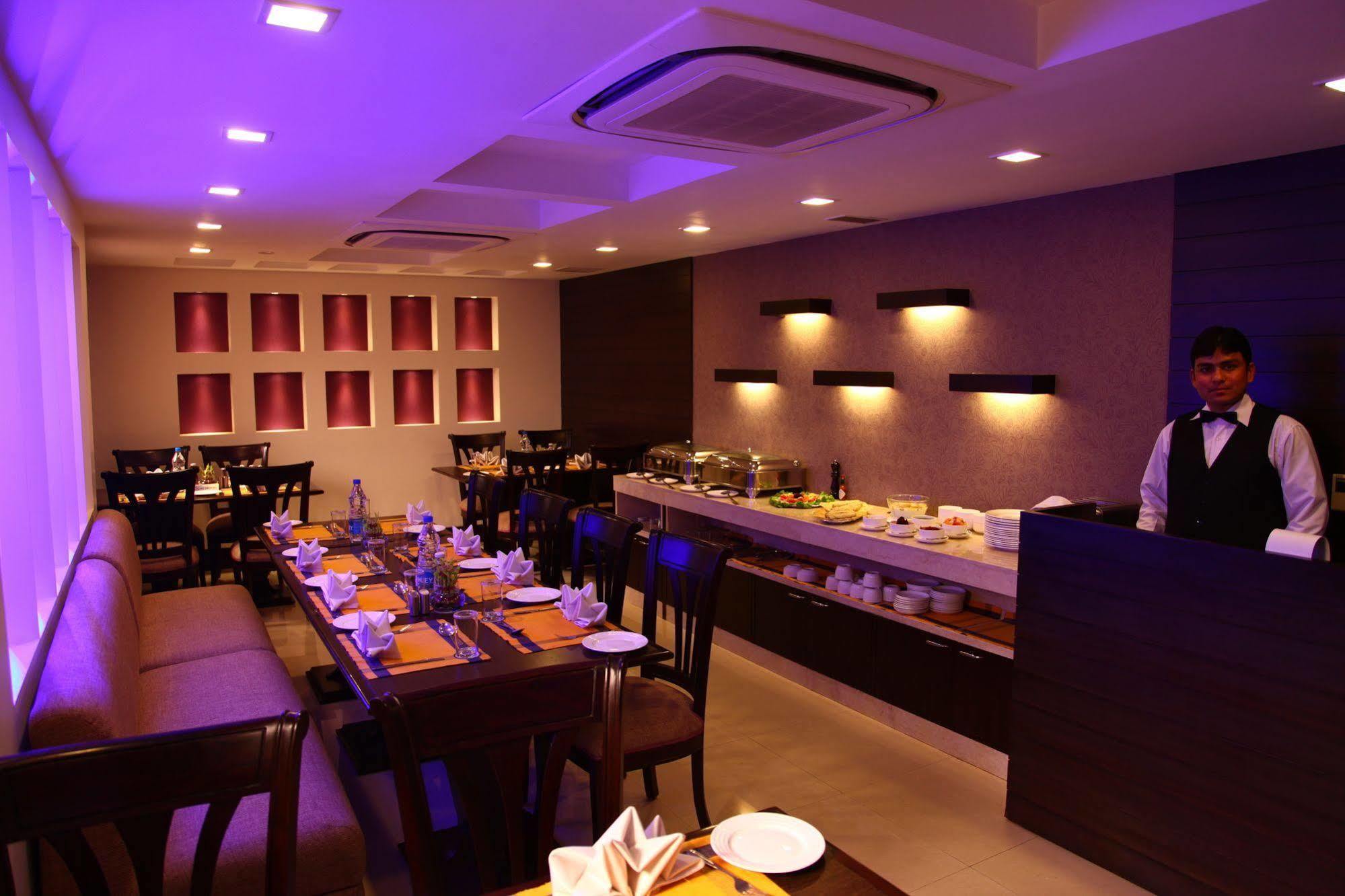Hotel Florence Yeni Delhi Dış mekan fotoğraf